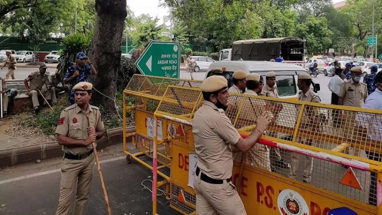 Congress-Delhi Police face off over blocking road to AICC headquarters