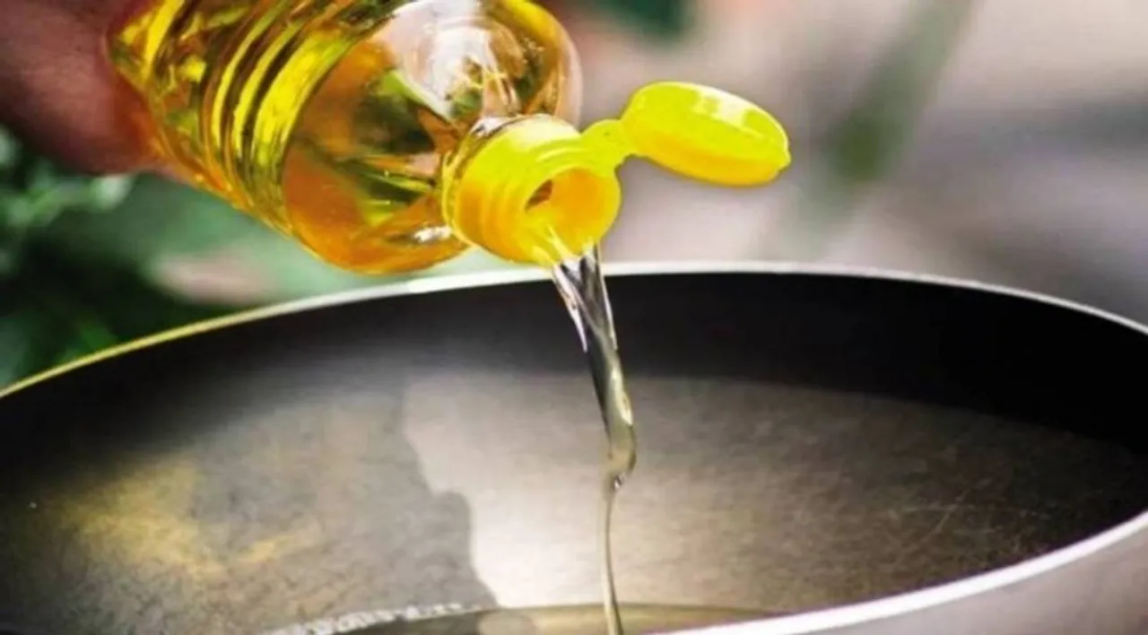 Explain how import duty cut on two edible oil varieties will help boost supply: Govt to industry bodies