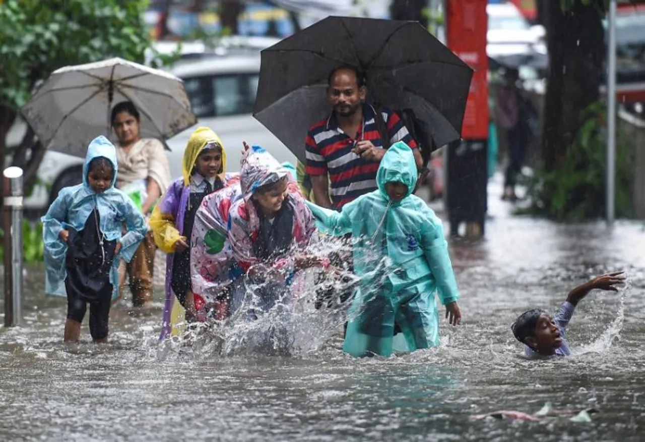 Mumbai roads flooded because of rain