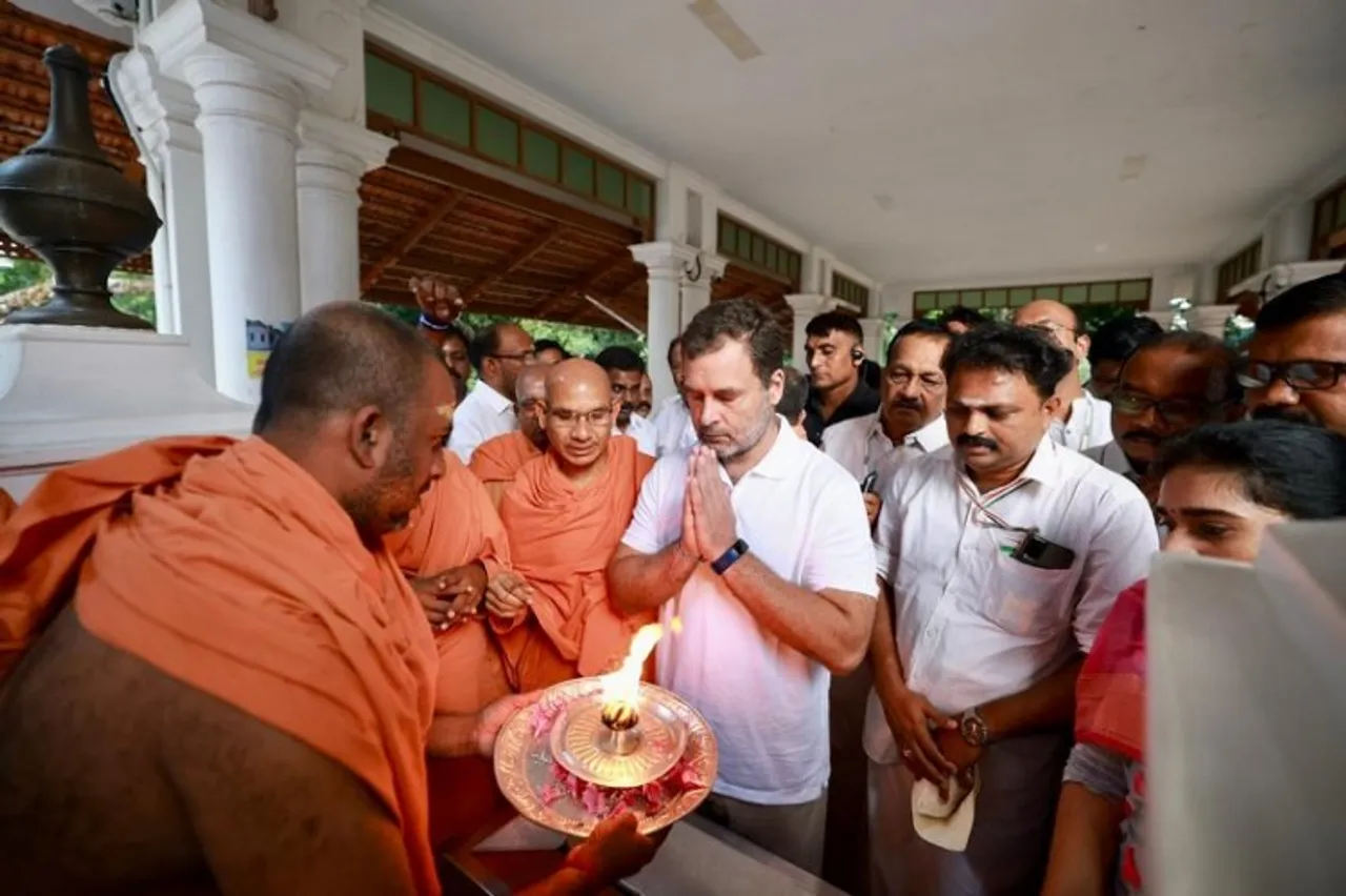 Rahul Gandhi visits Sivagiri Mutt