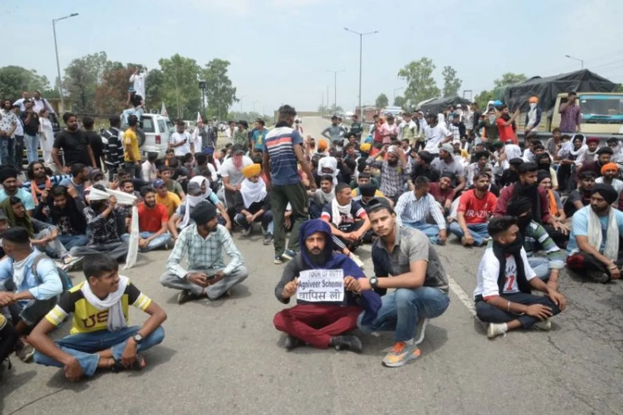 Youngsters stage a protest against the newly announced Agnipath scheme, at Jalandhar-Delhi national highway, in Jalandhar