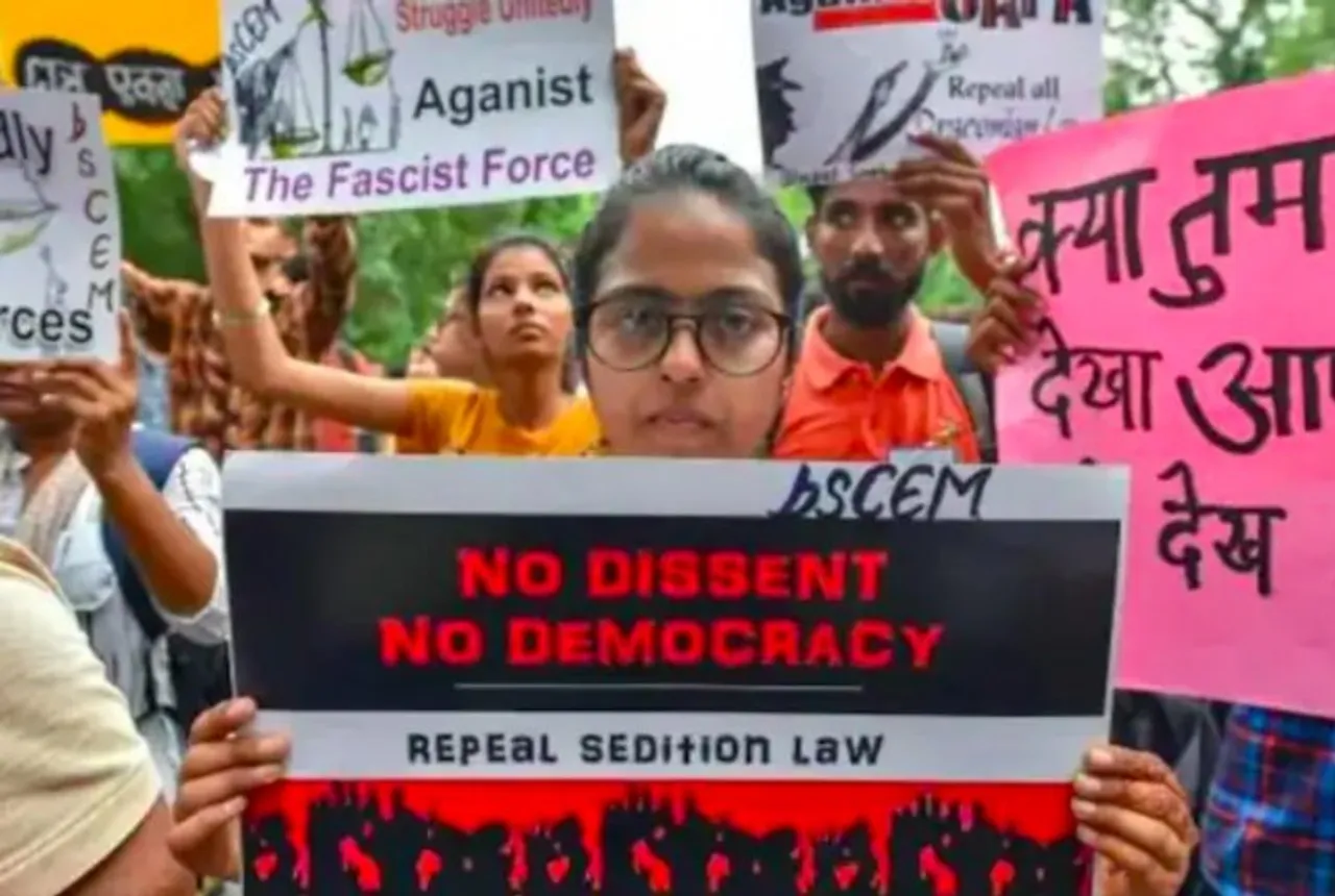 SC puts on hold sedition law; Editors Guild welcomes order, Centre invokes 'Lakshman Rekha'