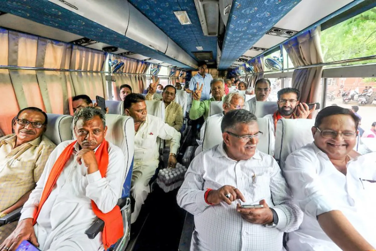 Rajasthan BJP MLAs on their way to a resort in Jamdoli