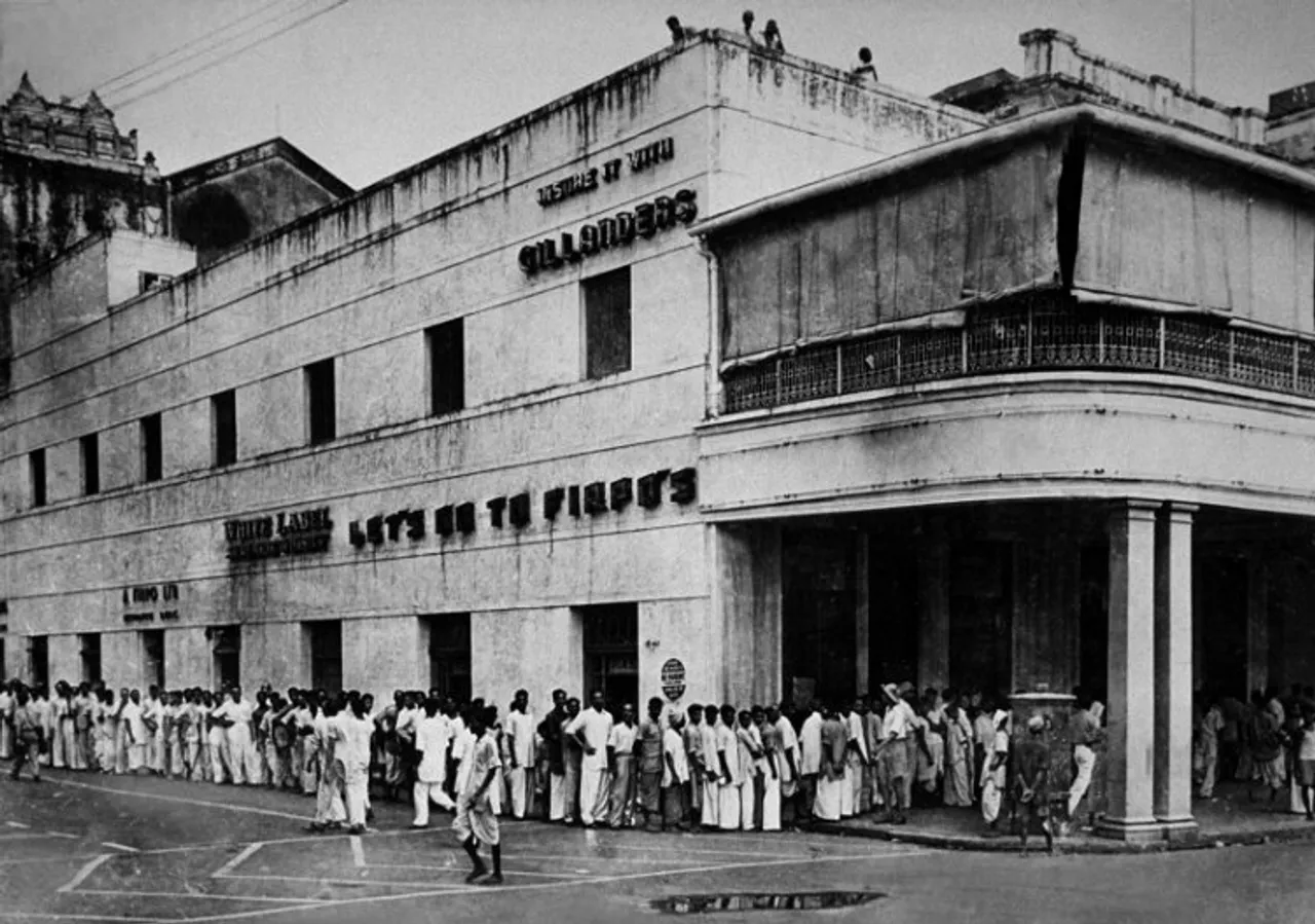 1946: A food queue in Calcutta, after four days of rioting and looting (Photo: Keystone/Getty Images)