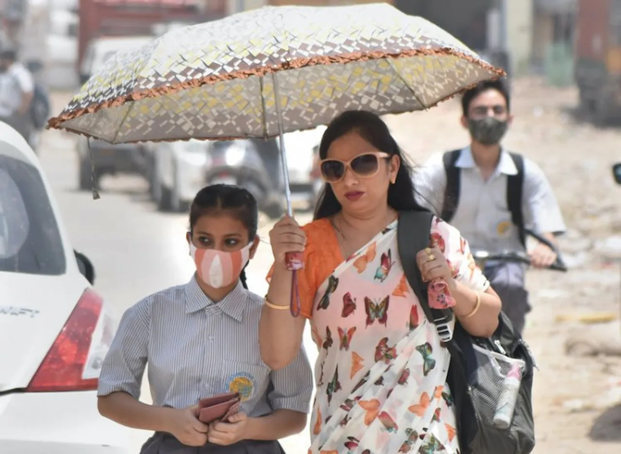 Delhi's minimum temperature settles two notches above normal at 27.3 degrees Celsius