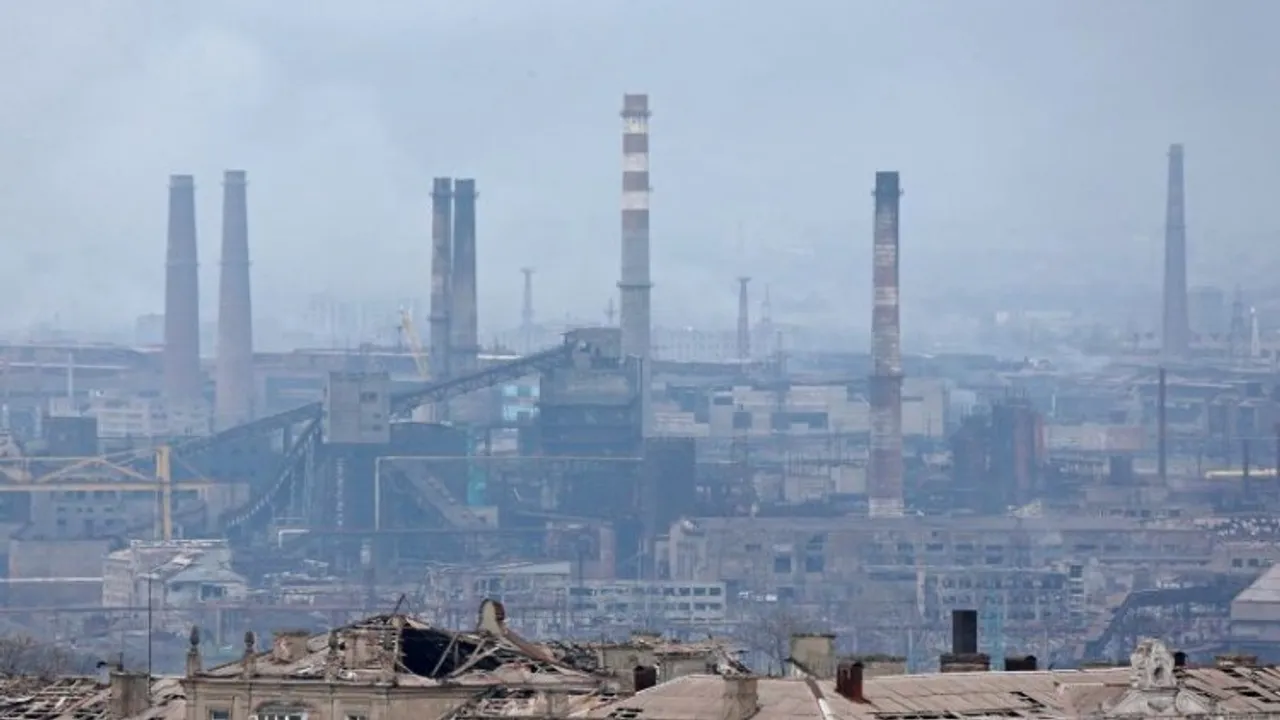 Besieged steel plant in Mariupol (Photo credit: Reuters)