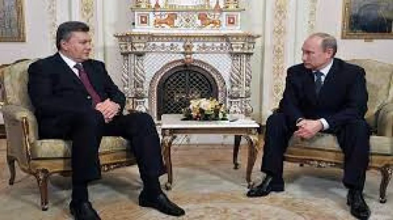 Viktor Yanukovych with Russian President Putin (File Photo)