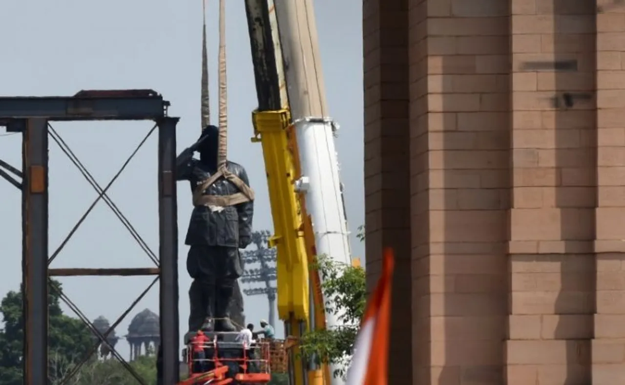 Netaji statue installation at India Gate