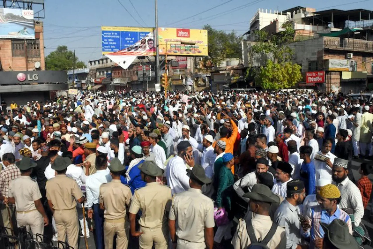 Curfew imposed across 10 police station in Jodhpur, tension continues
