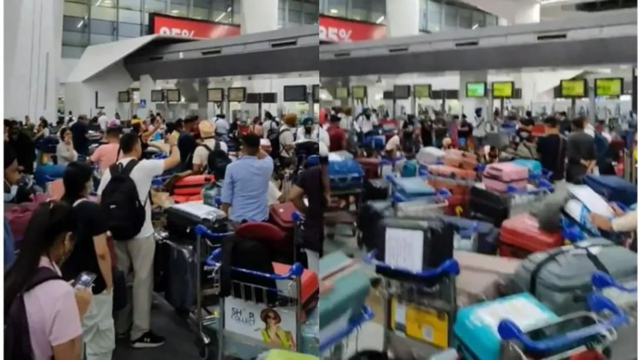 700 passengers are stranded at the IGI Airport, protesting and demanding justice (image shared by a twitter user)