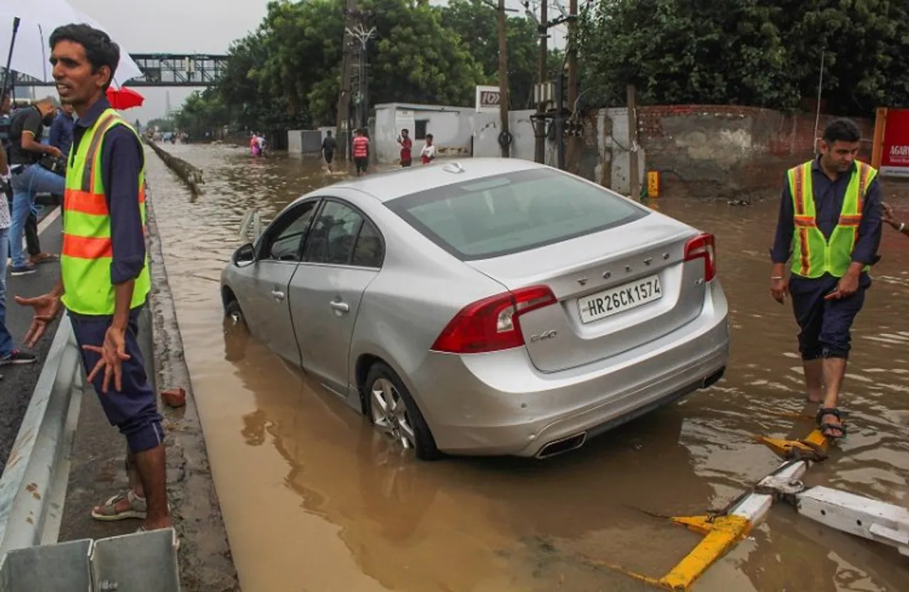 Waterlogging after rains leads to traffic jams in Delhi