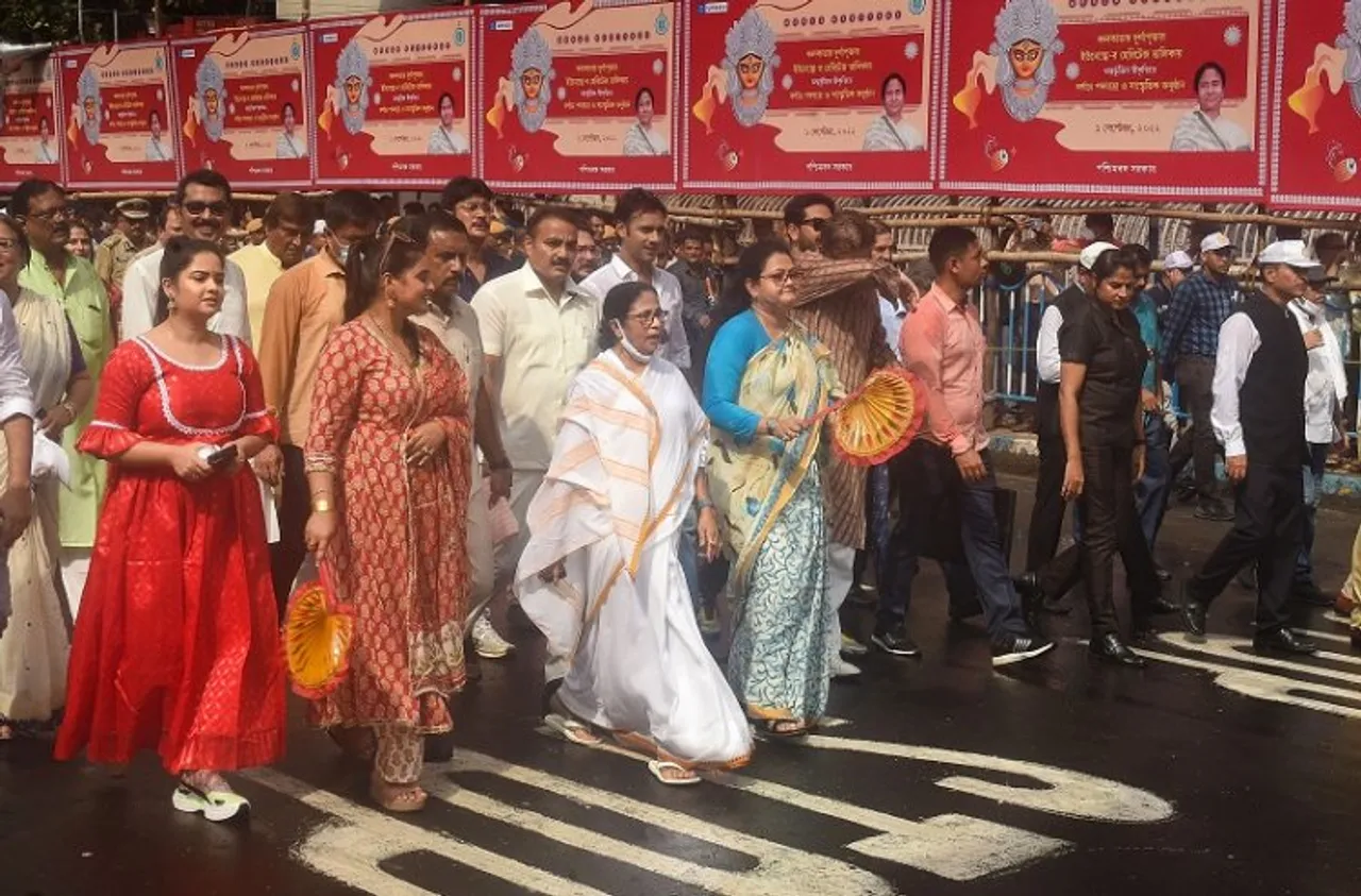 Mamata Banerjee leading Durga Puja UNESCO rally in Kolkata