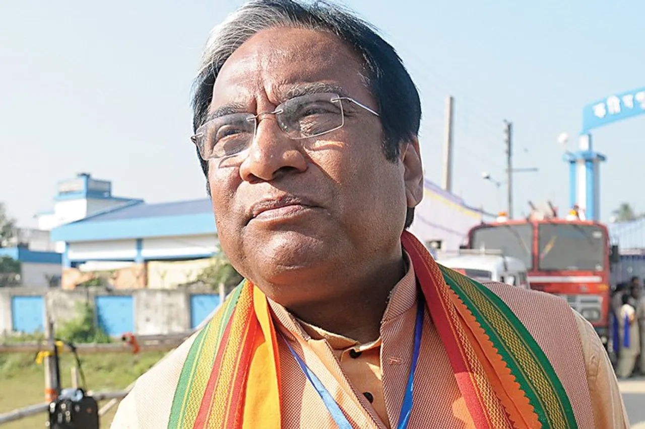 Suspended from BJP, Jaiprakash Majumdar joins TMC in the presence of Mamata