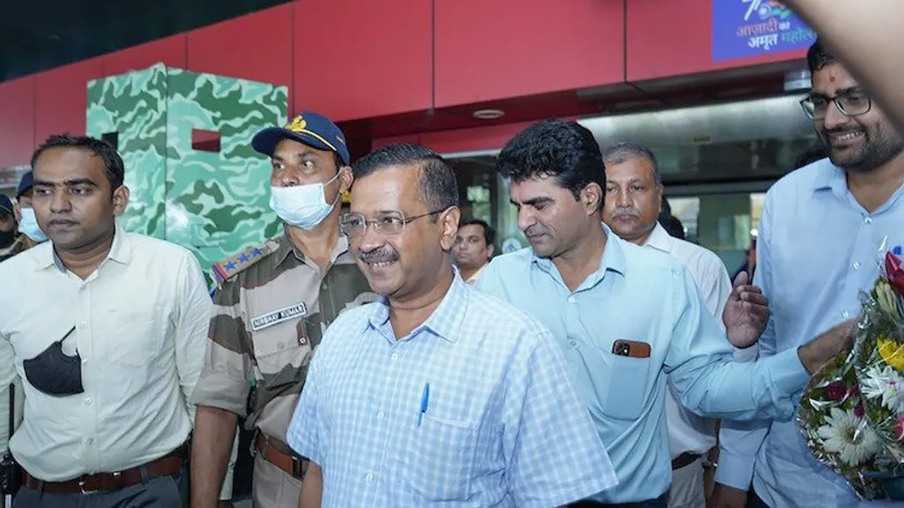 AAP Convenor Arvind Kejriwal being welcomed by party workers on his arrival at the airport in Vadodara