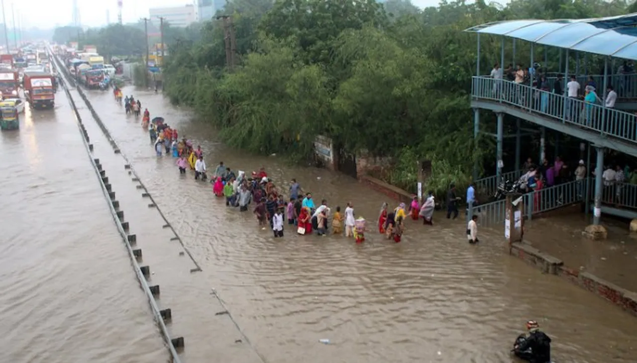 Gurugram issues WFH advisory to private offices, order schools to remain shut