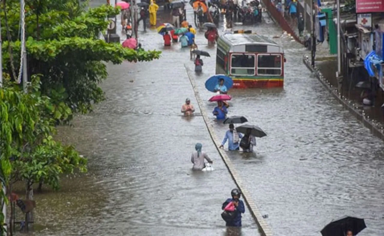 Heavy rains in Palghar District in Maharashtra  has damaged houses and also flooded the area