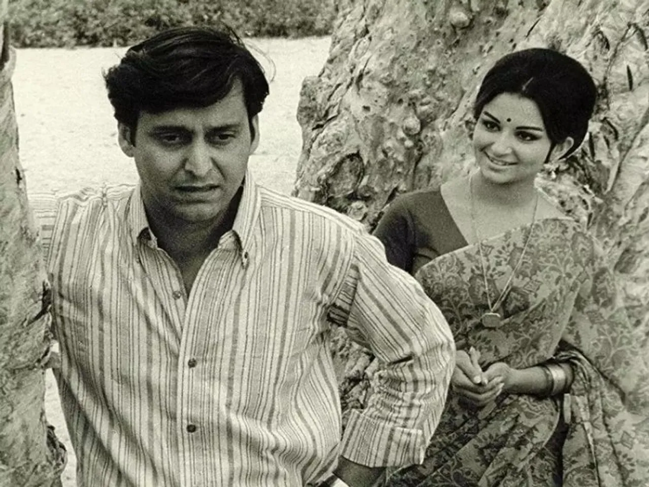 Sunil Gangopadhyay's classic 'Aranyer Dinratri starring Soumitra Chatterjee and Sharmila Tagore