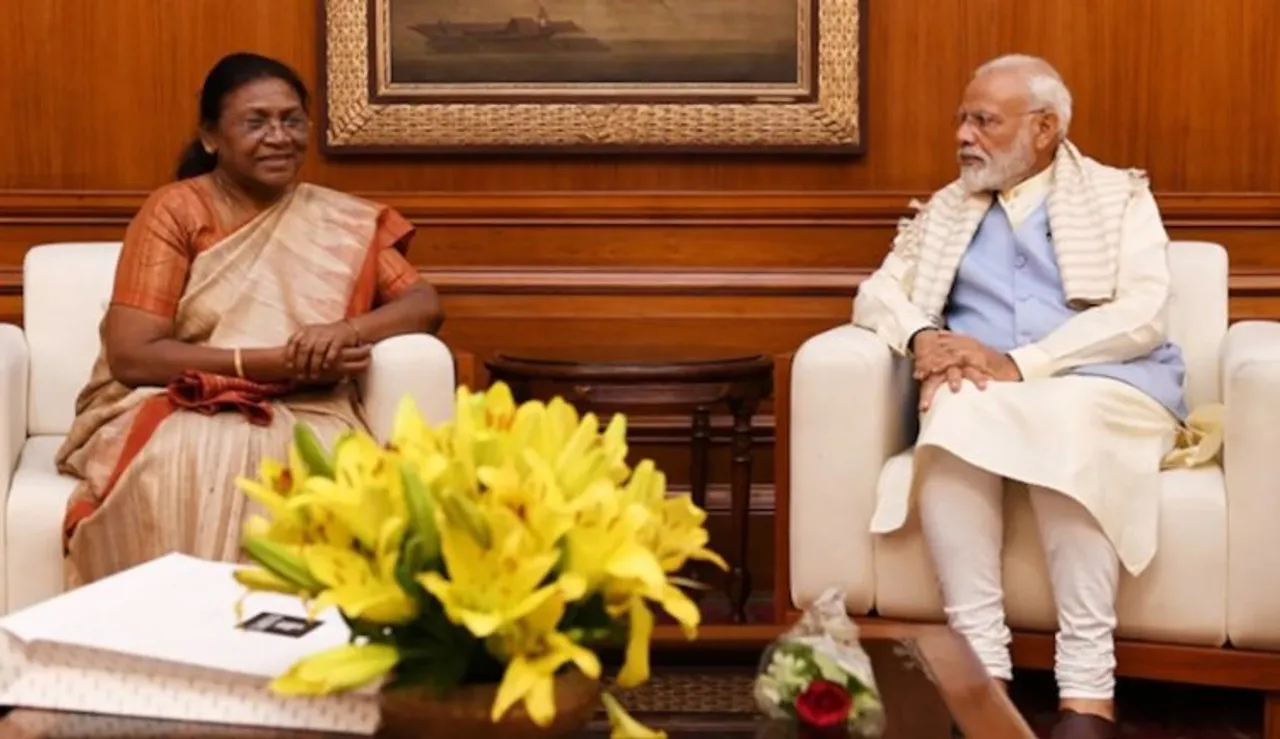 Droupadi Murmu with PM Modi (Image tweeted by PIB India)
