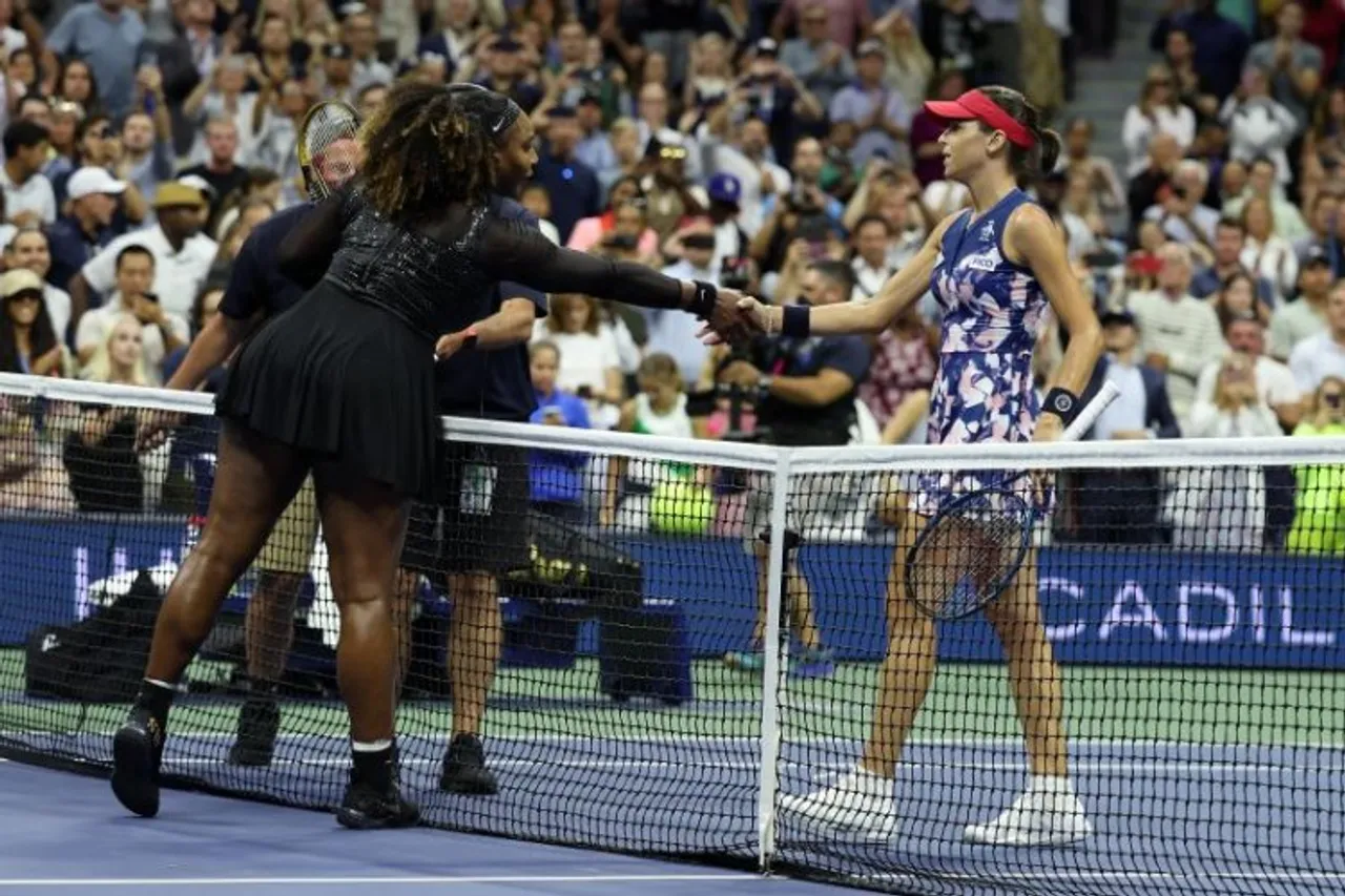 Alja Tomljanovic and Serena Williams shaking hand after end of an incredible game