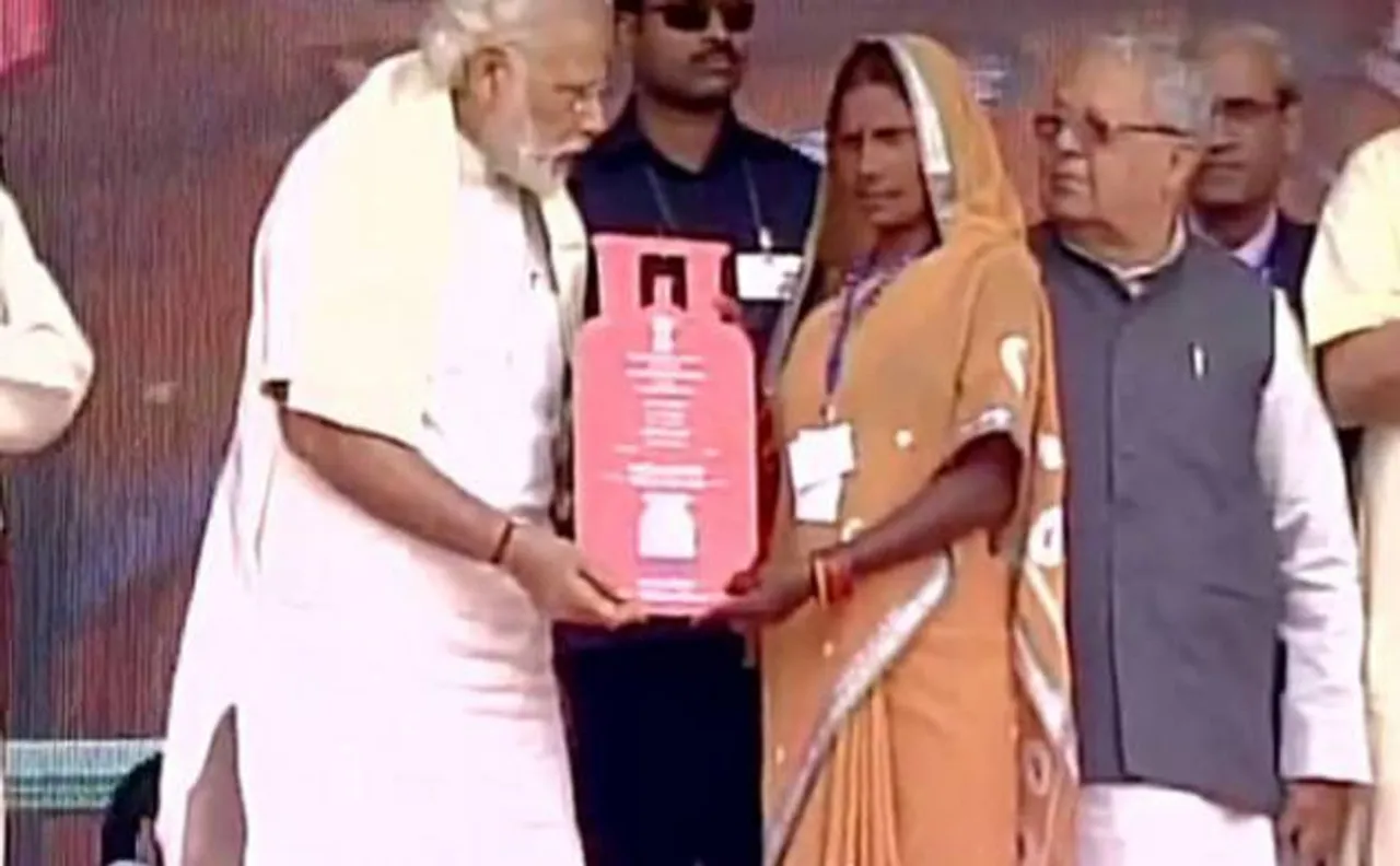 PM Narendra Modi launches Pradhan Mantri Ujjwala Yojana in Ballia 
