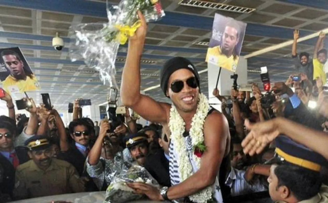 Ronaldinho arrives to represent Goa 5's as the marquee player