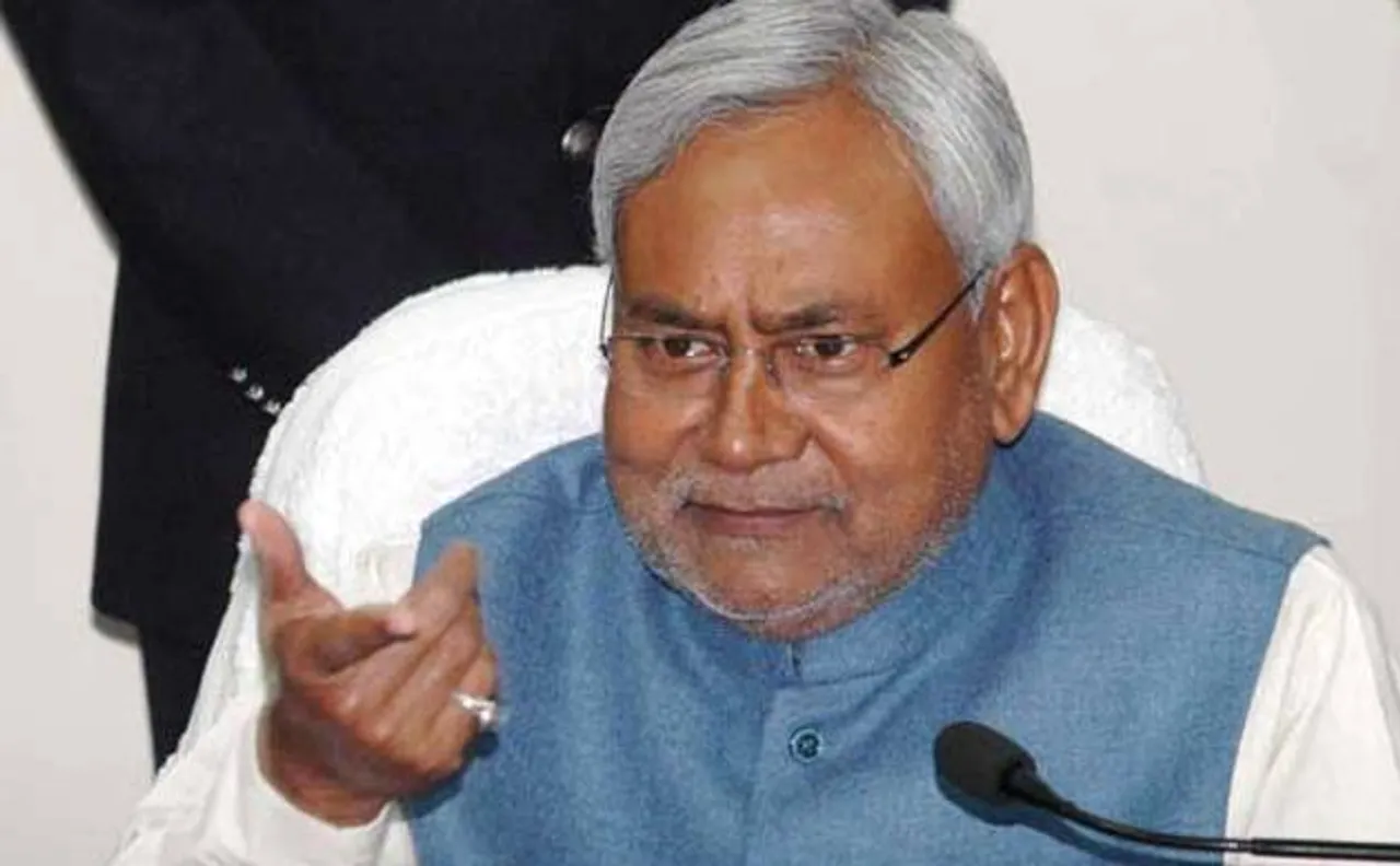 Bihar CM Nitish Kumar favors demonetisation, seeks action against unnamed property