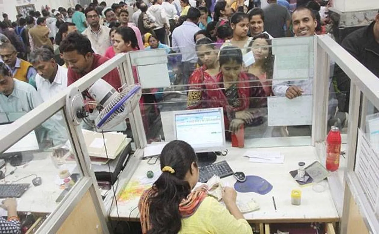 Bombay High Court rejects plea challenging currency ban