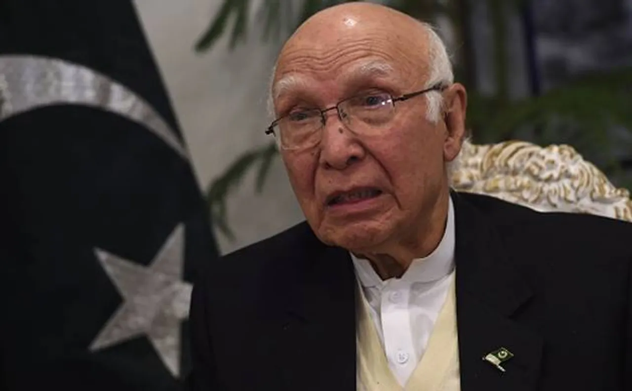 Sartaj Aziz to visit India, says good opportunity to defuse Indo-Pak tension