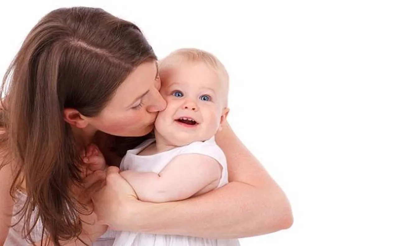 Mothers hug can boost baby's immunity and body temperature: Study