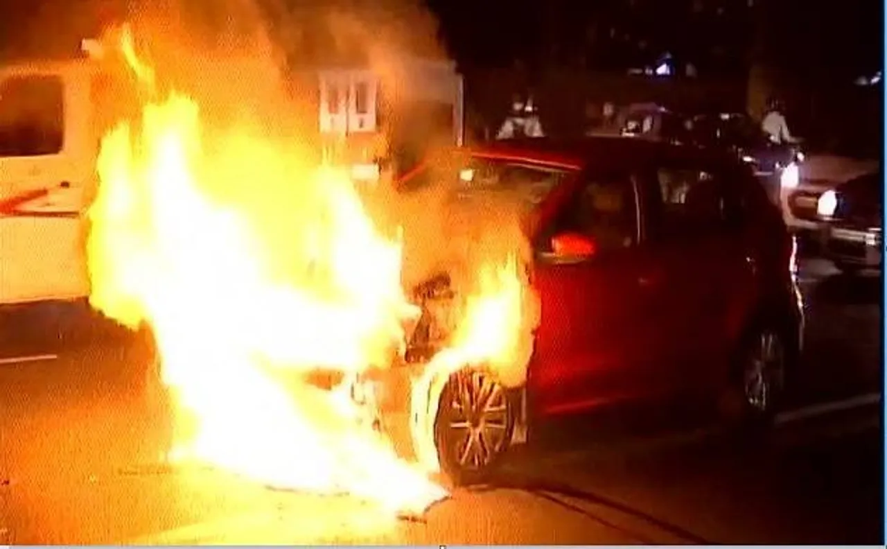 Delhi: Car catches fire in Nizamuddin area, no injury reported