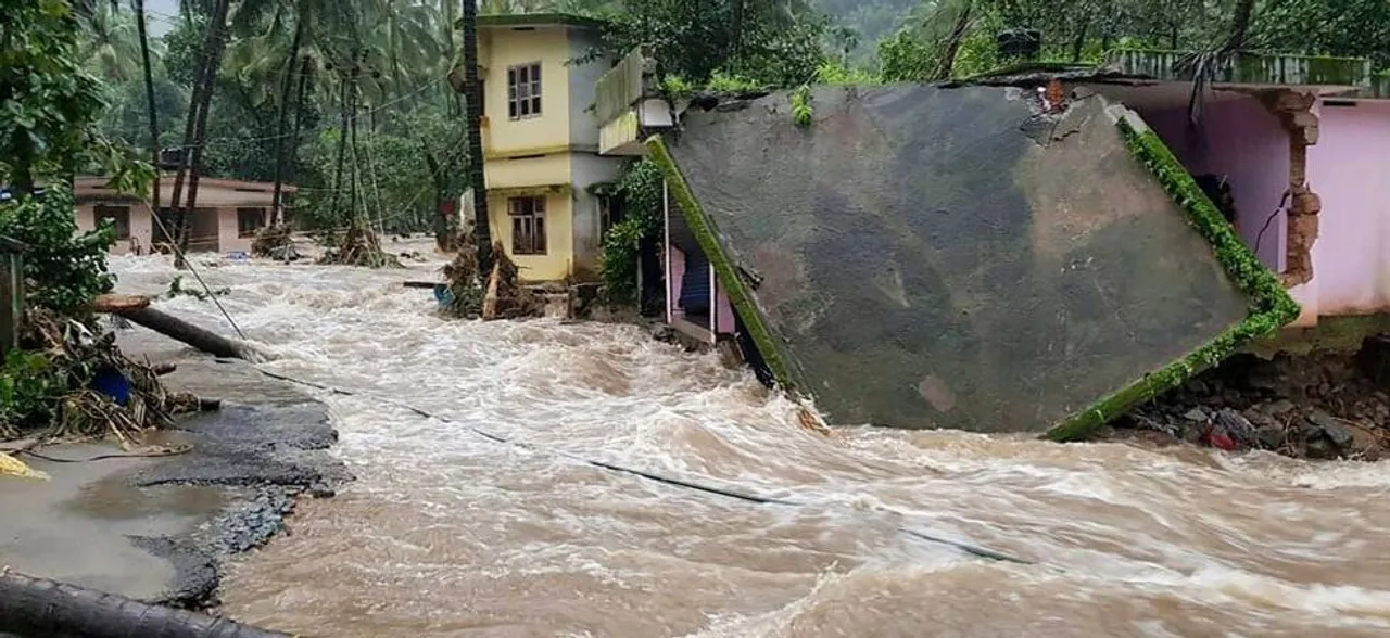 Navy put on alert as heavy rains lash Kerala, claim 28 lives   