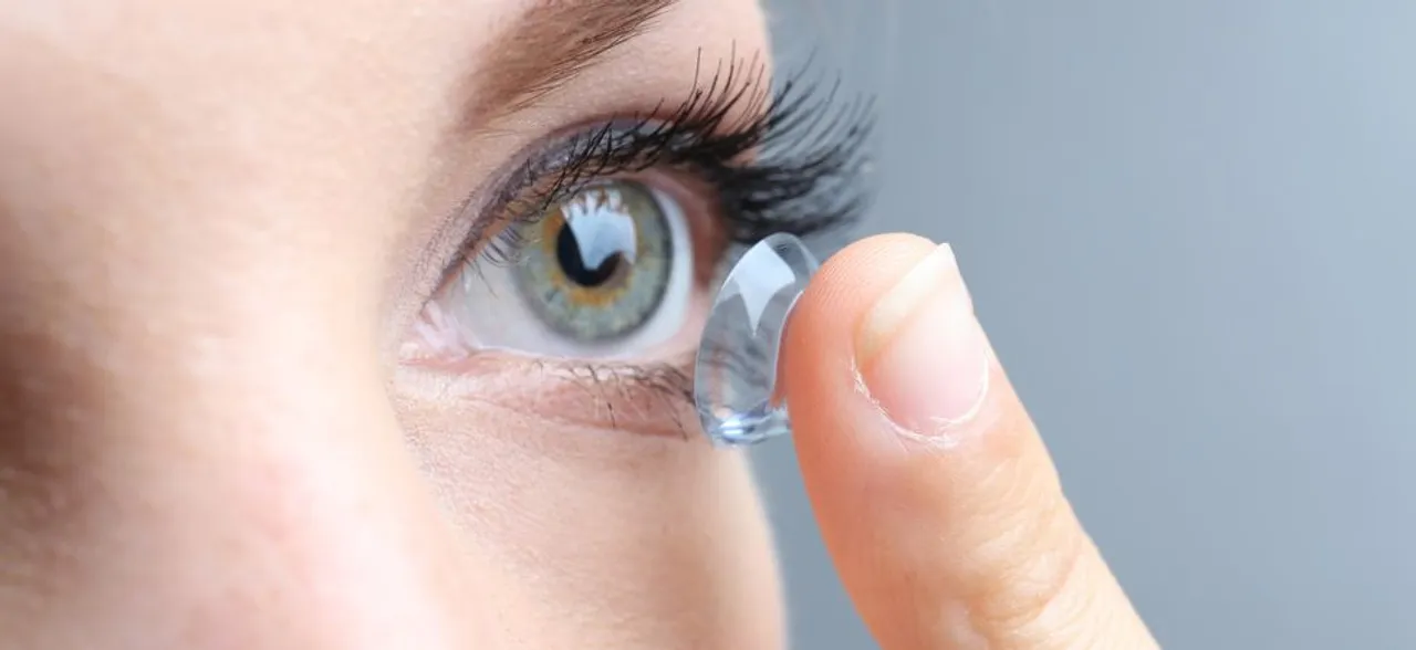 Colour-changing contact lens can monitor eye treatments