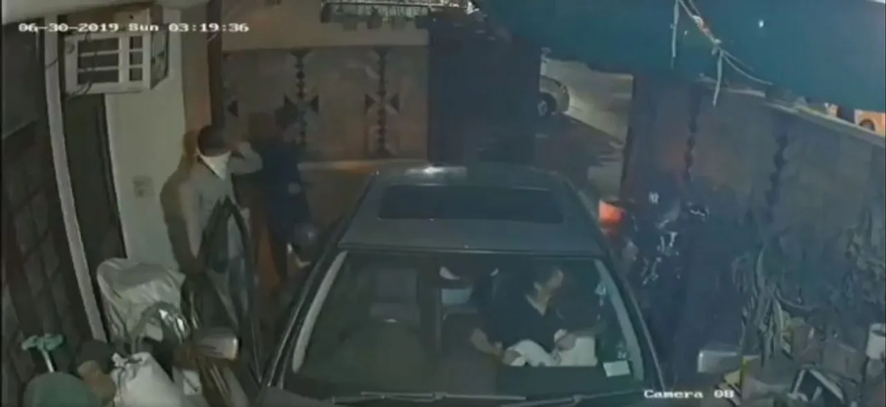 Delhi family robbed at gunpoint in Model Town area, horror caught on camera