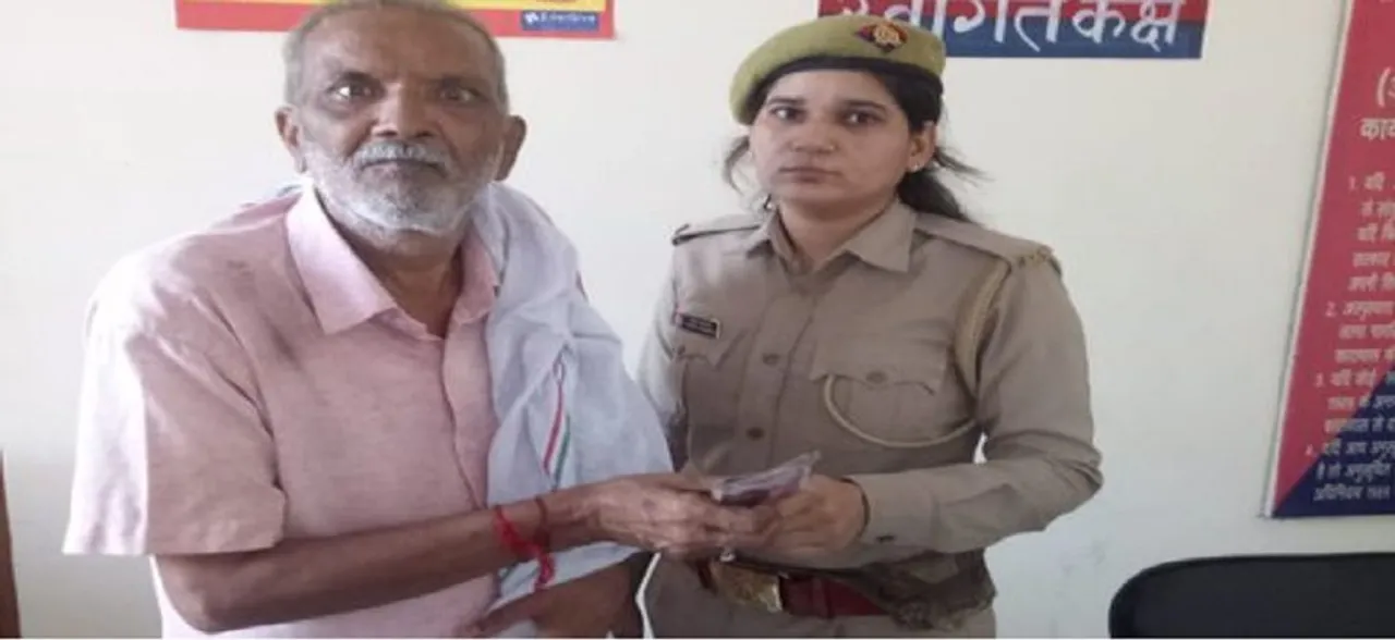 Elderly Man Loses Bag With Cash On Bus, Then THIS Is What Noida Police Did