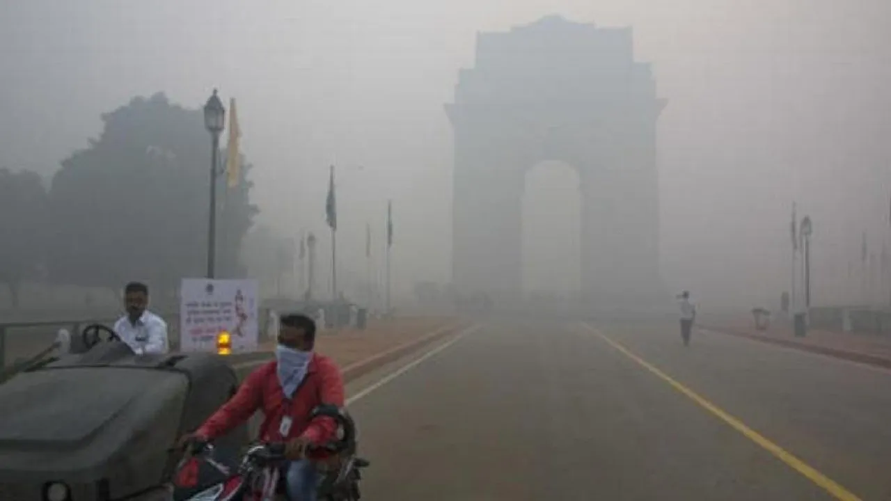 Delhi's Pollution Level Dips Slightly, SAFAR Predicts Sharp Decline In Air Quality On Weekend