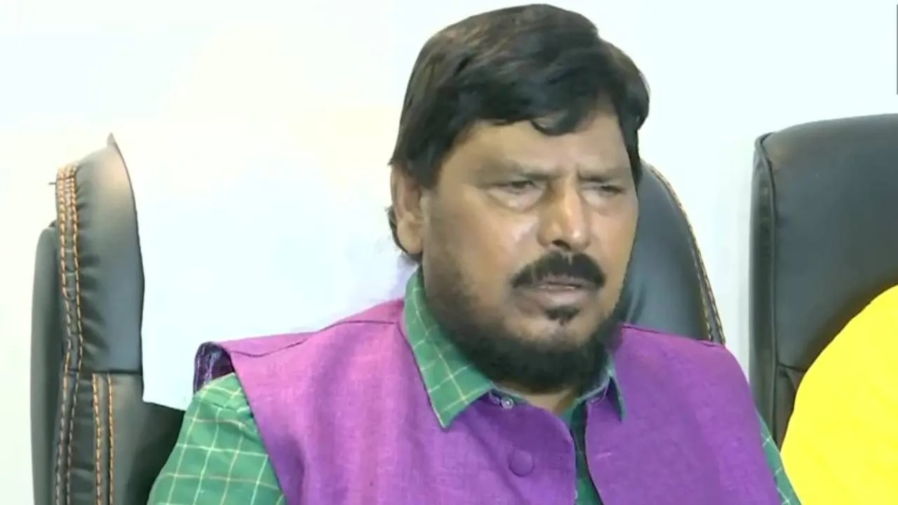 Maharashtra: Ramdas Athawale Asks Shiv Sena To 'Compromise', Supports Fadnavis As CM