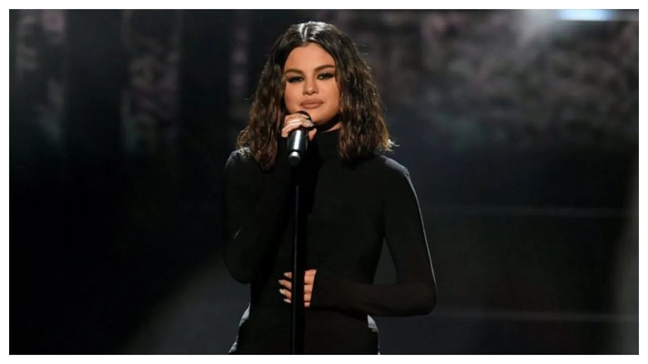 Fans Think Selena Gomez's AMAs Opening Was 'Off Key', Calls It 'Painful' 