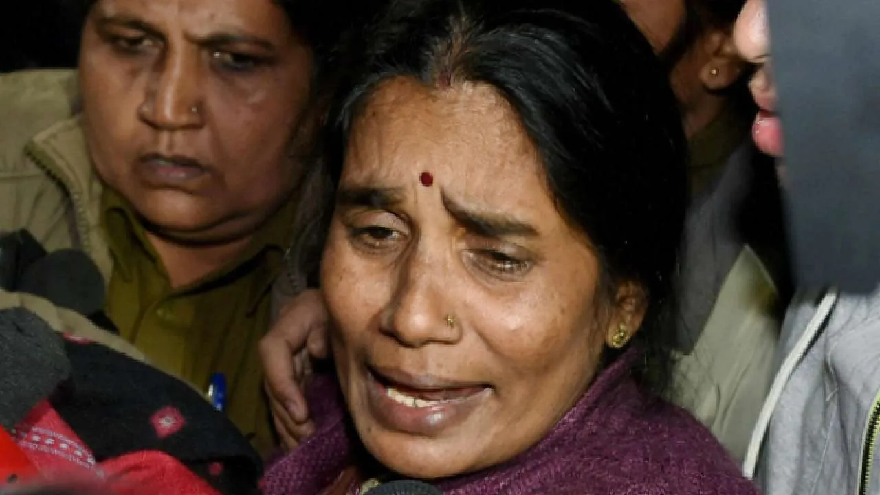 'What About Our Rights': Nirbhaya's Mother Breaks Down In Patiala House Court 