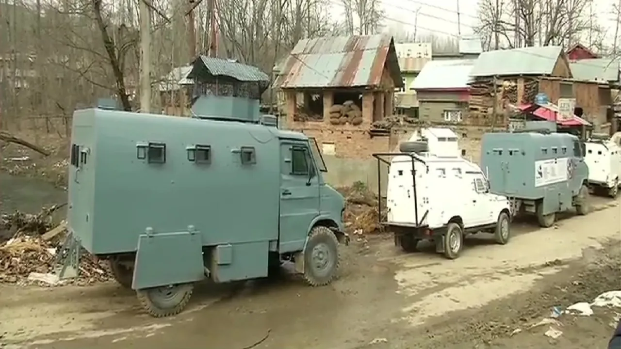 J-K: Encounter Breaks Out Between Terrorists, Security Forces In Awantipora, Top Jaish Commander Trapped