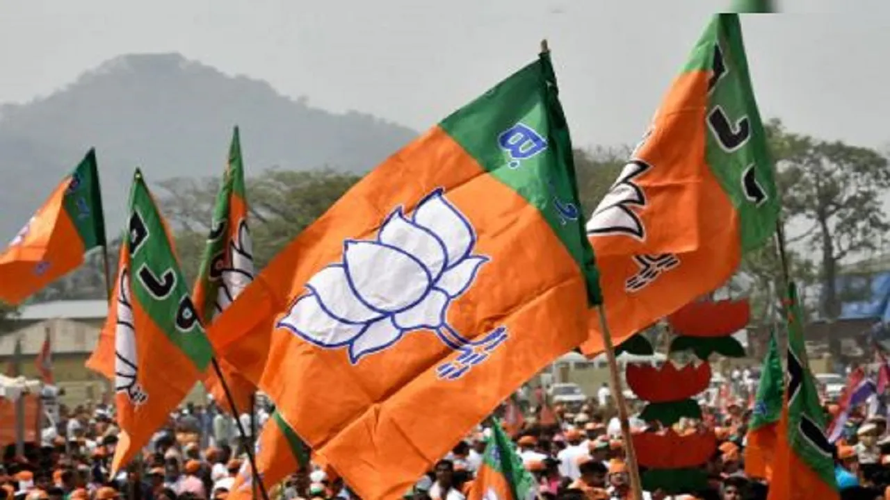 bjp fight with aap and congress