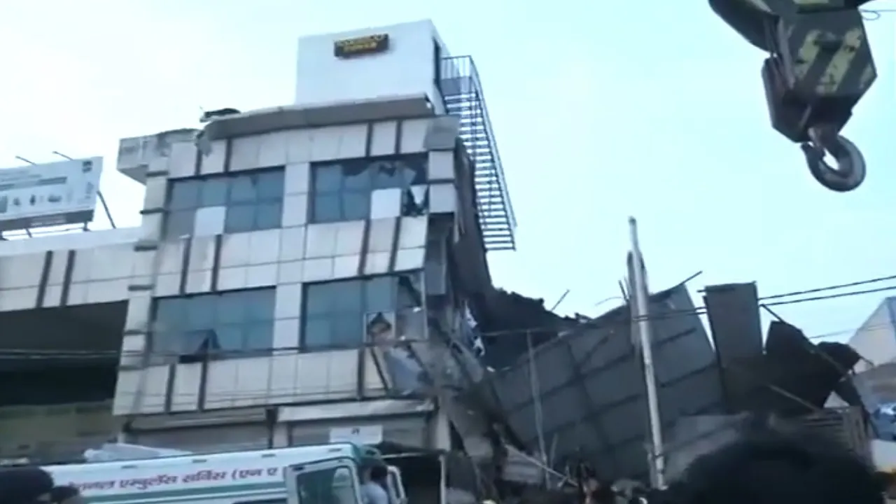 Lucknow Building collapses