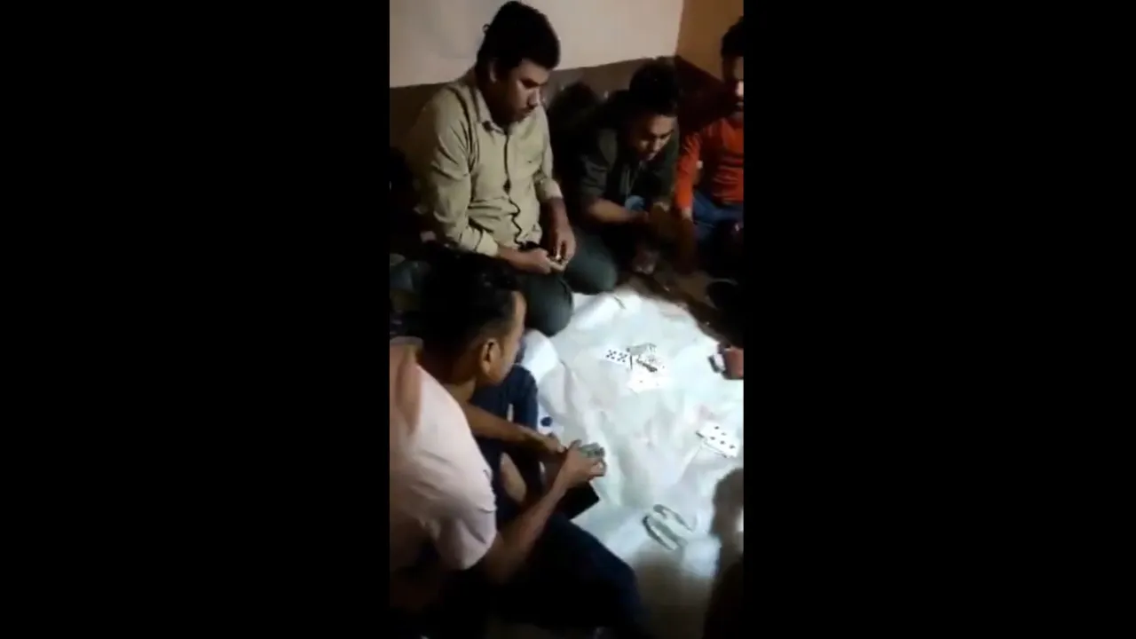 Tikamgarh Cop play gambling