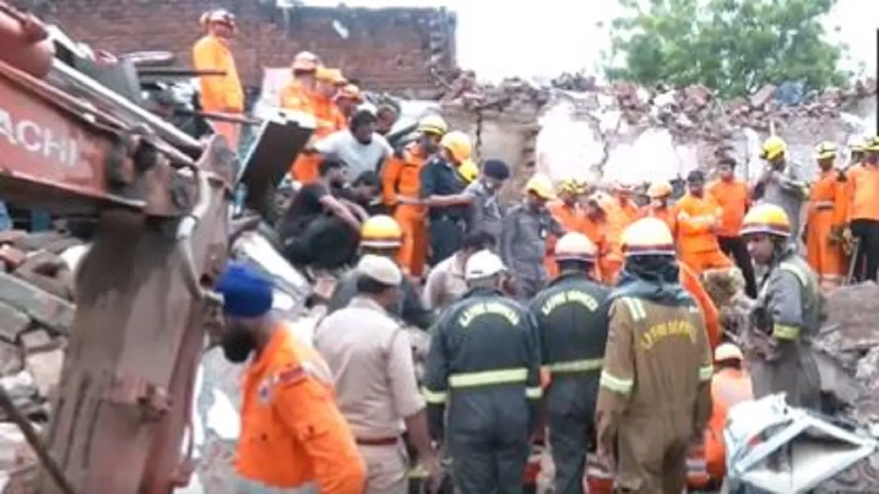 meerut building collapse