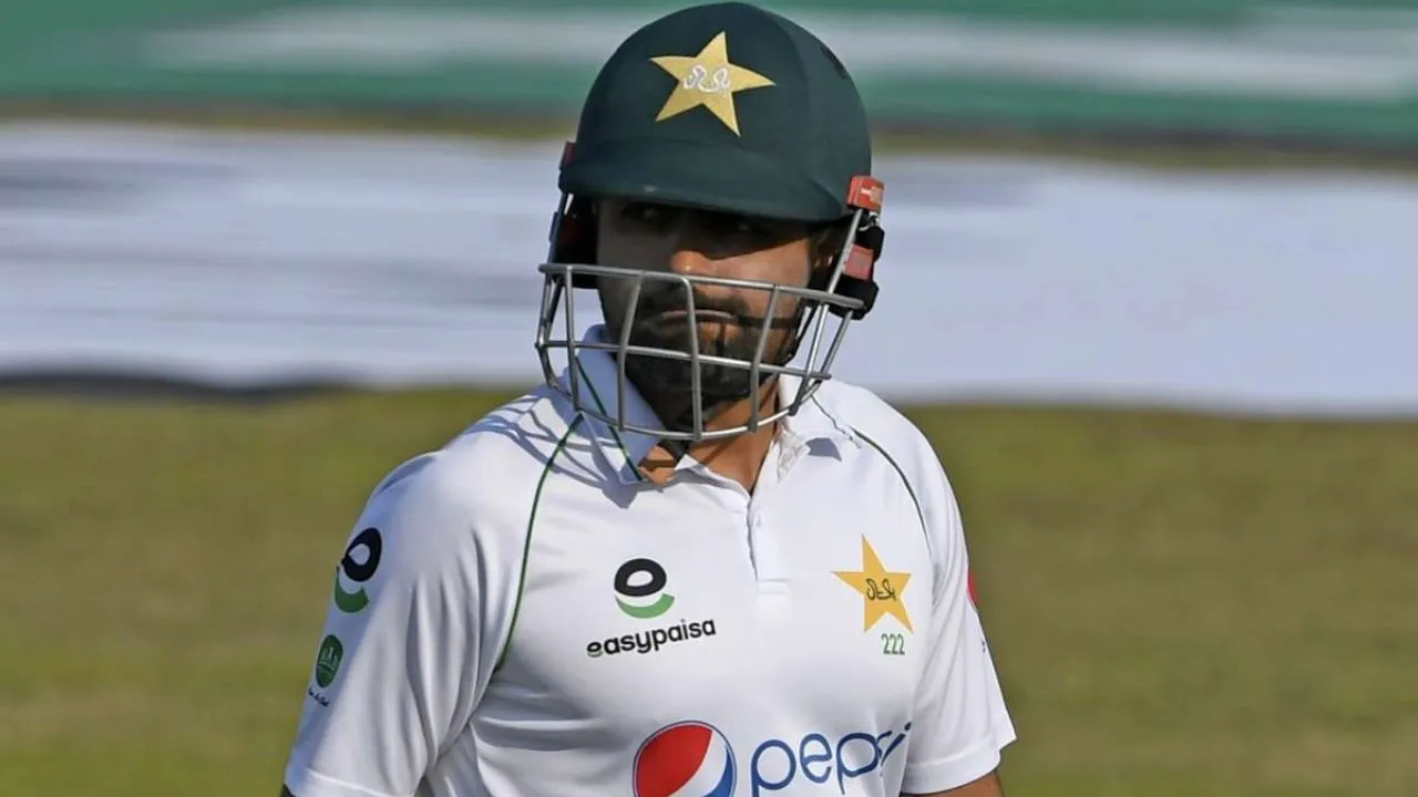 PAK vs BAN:  Babar Azam flop show continue could only score 22 despite a drop catch on zero 