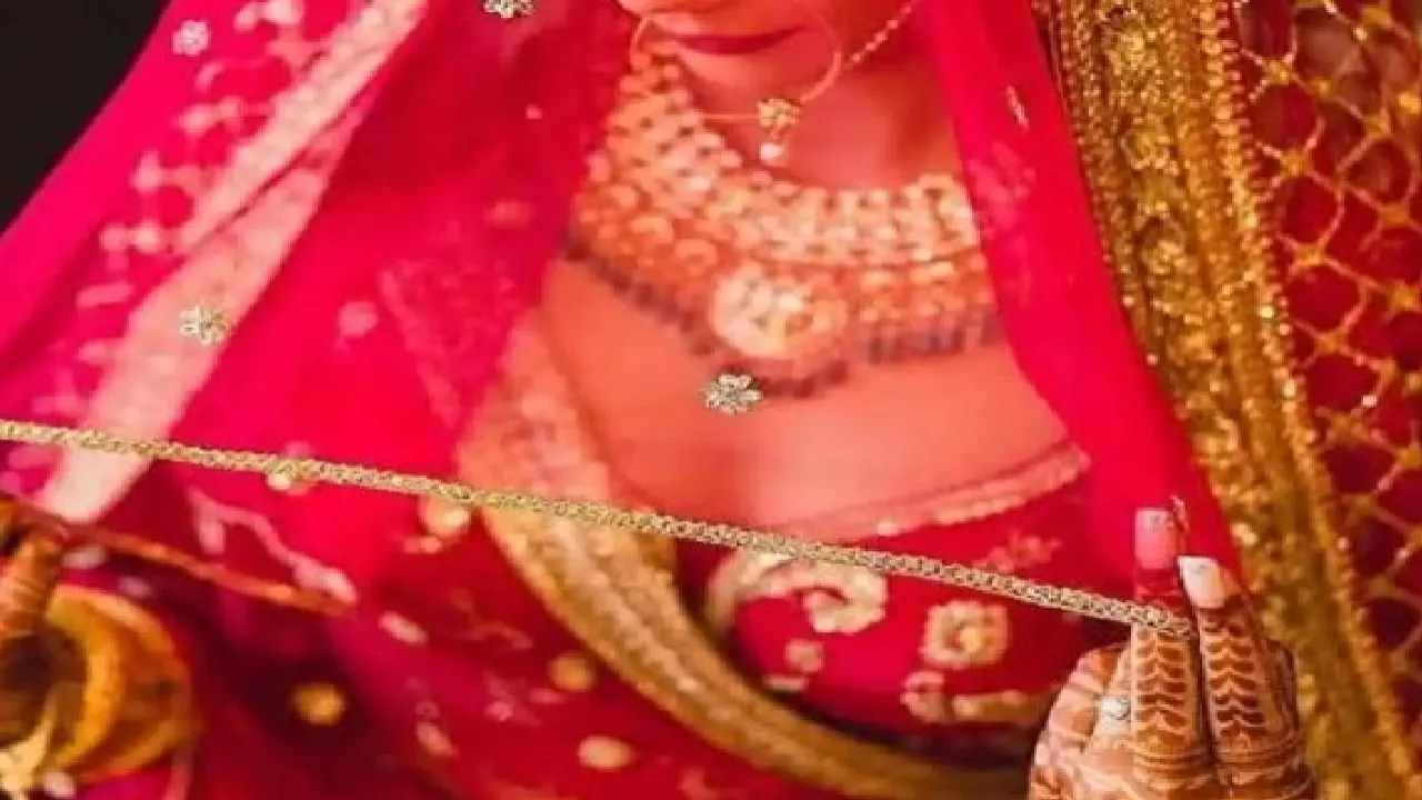 bride in suhagrat pic