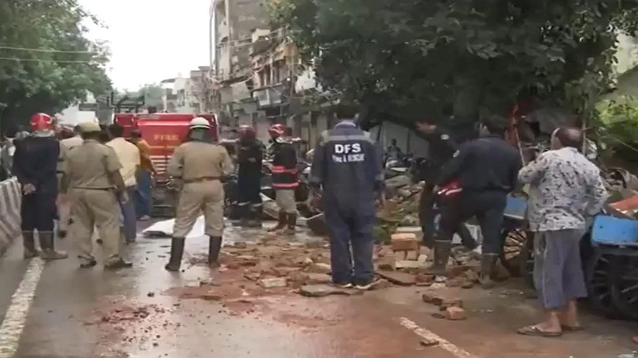 Delhi Building Collapsed