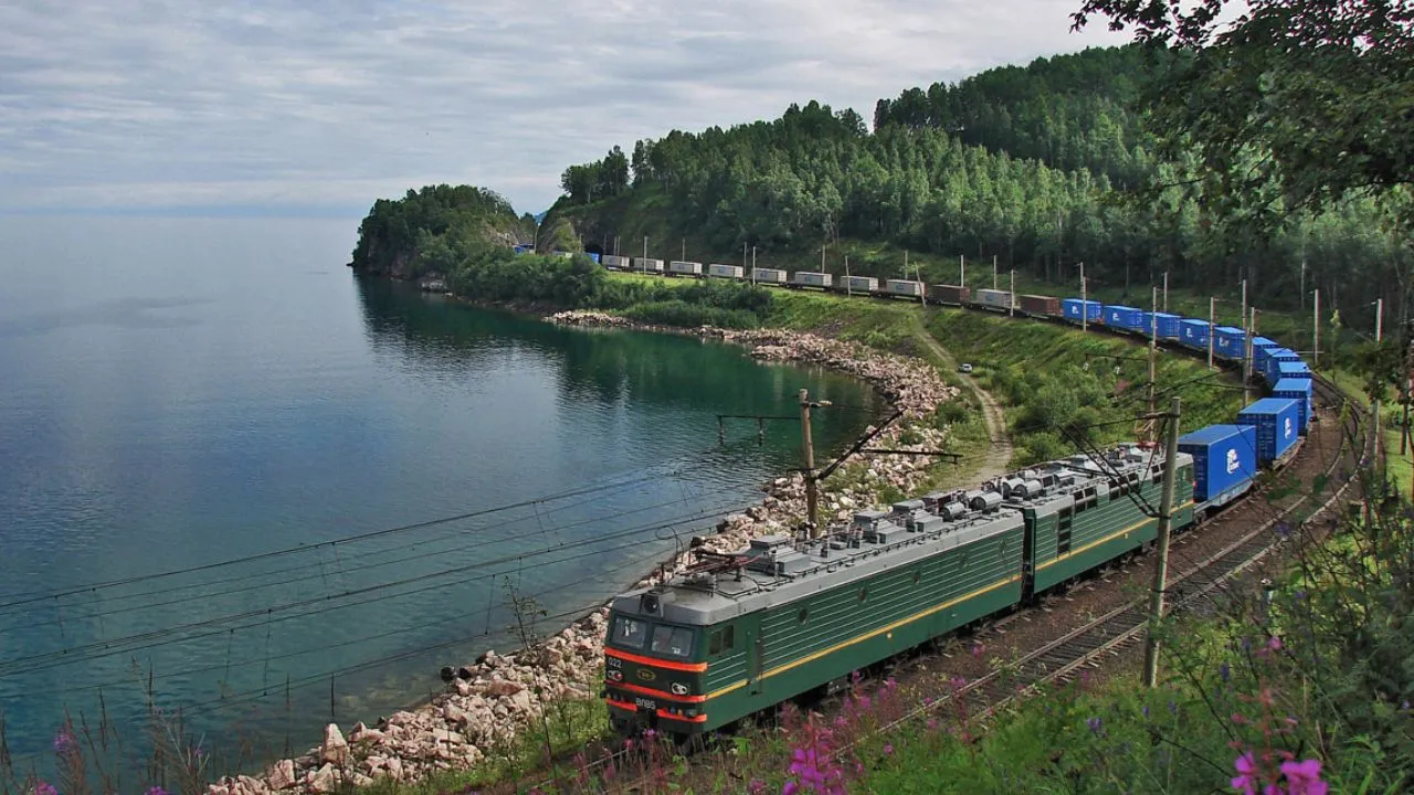 World Longest Distance Train: 