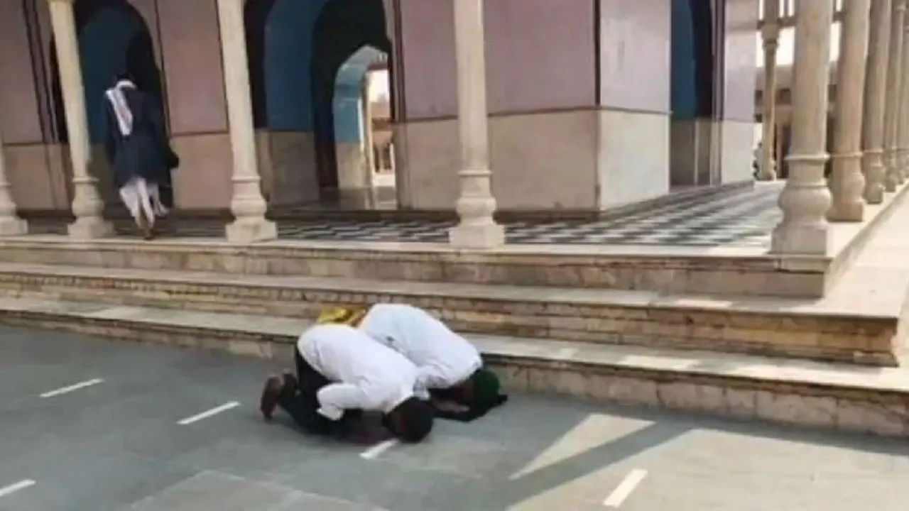 namaz viral pic