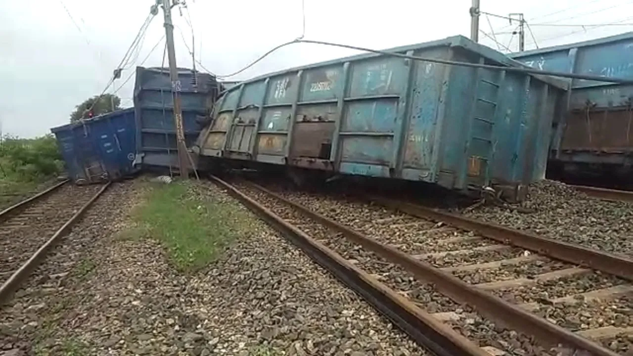 goods train derail