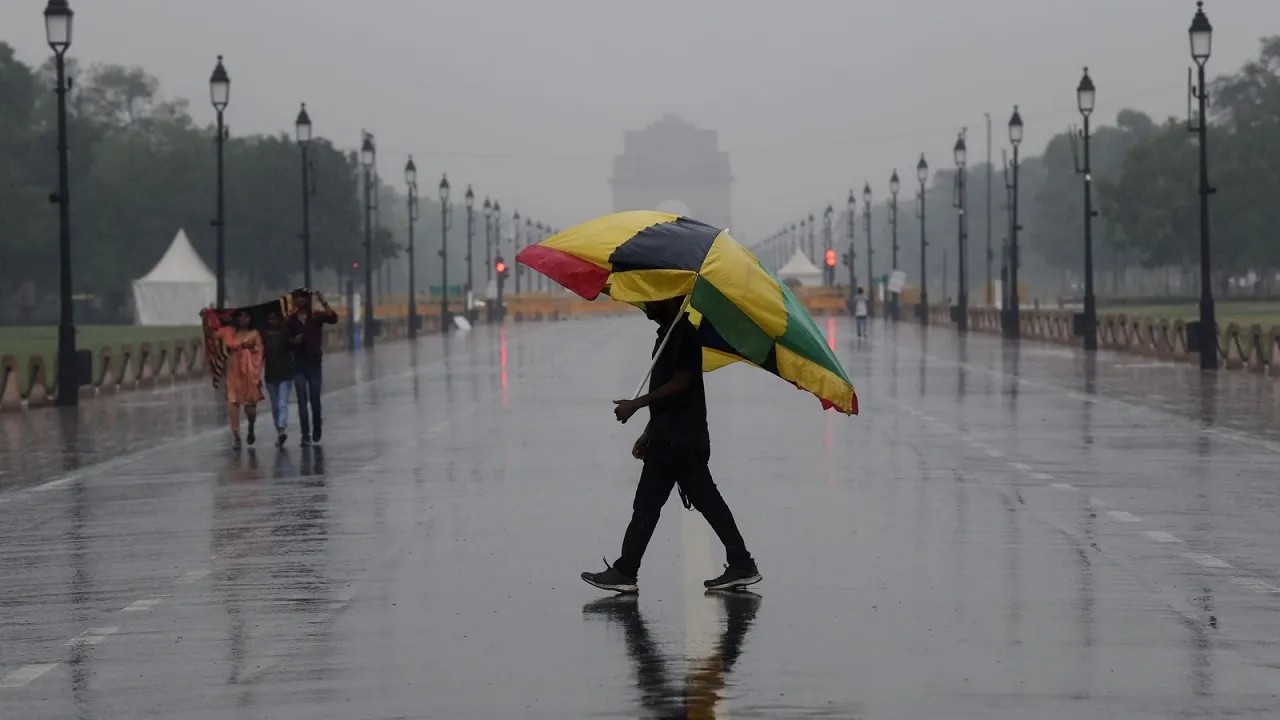 heavy rain in delhi